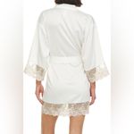 Flora Nikrooz NWT Ivory Rosa Satin Robe Size Medium Photo 1