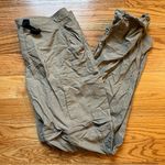 Mountain Hardwear 2 in 1 pants to shorts size 8 Photo 0