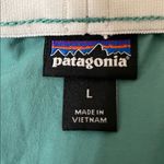 Patagonia 4.5” Baggie Shorts size Large Photo 6