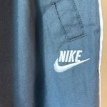 Nike VTG straight leg wind pant in women’s small (4-6) pants are EUC w/o string Photo 2