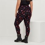 Torrid  Pixie black w/ pink/purple/red Lip Print Leggings Sz 2 (18/20) Photo 6