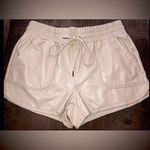 Sincerely Jules cream faux leather pull on shorts size Medium NWOT Tan Photo 0