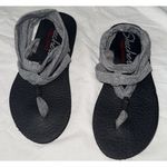 Skechers Yoga Foam Womens Size 7 Shoes Gray Comfort Slingback T-Strap Sandal Photo 1