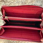 Gucci Pebbled Calfskin Soho Zip Around Wallet, magenta π Photo 2