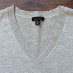 Saks 5th Avenue Saks Fifth Avenue Women’s 100% Cashmere Light Gray Pullover Sweater Size Small Photo 2