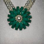 Elegant Pearl and Green Floral Necklace Photo 8