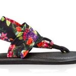Sanuk  yoga sling sandals black flower design Photo 0