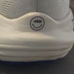 Brooks JZD White Sneakers with Blue Sole Photo 4