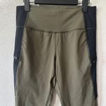 Sherpa Adventure Gear Leggings Hiking Running Athleisure Olive Green Medium Photo 1