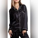 Woman’s Silk Stain Black Long Sleeve Pajamas Set; shirt and pants; size Medium Photo 2