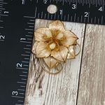 Vintage Unsigned 3D Flower Brooch Photo 4