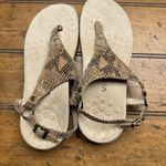 Vionic  Kirra Snakeskin‎ Print Thong Sandals Women's Size 6 Tan Black Photo 0