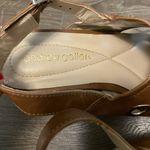 Andrew Geller  Tan Slingback Sandals w/ Silver Circular Designs, Size 9M Photo 3