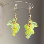 Handmade aurora light green tiny drop Czech glass grape muscat dangle earrings💚 Photo 2