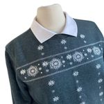 VINTAGE Holiday Sweatshirt Womens Sz Small Petite Grey Snowflakes Winter Gray Photo 1