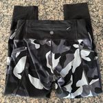 Athleta Relay Camo Capri 2.0, size XS Photo 5