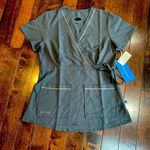 Coast Oak Malibu scrub top Gray NWT Women’s size S Nursing Medical Stretch Photo 3