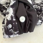 Lululemon Tracker Short V 4", Mash Up White Black Photo 3