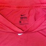Nike Women’s Medium Crop Tshirt Photo 2