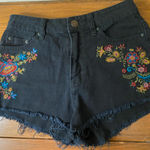 BDG  Urban Outfitters Black Floral Embroidered Fray Shorts Sz26 Drew High Rise Photo 0