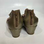 Earth Origins  Kingsley gold leather wedge sandals size‎ 7 Photo 7