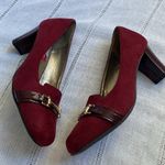 Karen Scott  NWOT maroon pumps. Photo 7
