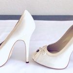 Cathy Jean Creamy Off-White High Heels Pumps: w/ Open Toe & Bow Accent, Leather, Wmns Sz. 7 Photo 2