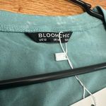 Bloomchic  ruffle sleeve,neck ruched neckline splatter white mint vneck top 12W Photo 4