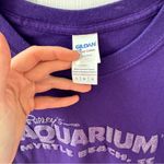 Gildan NWOT Ripley’s Purple Puffy Glitter Text Aquarium t-shirt Large Photo 2