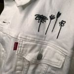 Levi's 3XL White Denim Jacket Ex-Boyfriend Trucker Embroidery flowers Boho Fun Photo 3