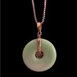 14k Yellow Gold Green Jade Circle Pendant with chain. Photo 2
