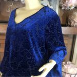 Avenue  BLUE & BLACK VELOUR BELL SLEEVE BLOUSE (18/20) Photo 9