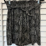 LuLaRoe  Gray Snakeskin Print Tie Waist Shorts With‎ Pockets Size Small Photo 0