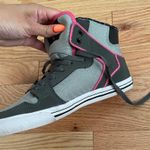 High top Supras Size 8.5 Photo 2