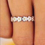 Large White Floral sunflower Thumb band/ring. Silver Photo 3