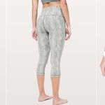 Lululemon  Wunder Under Crop Luon 21"
Arrow Jacquard Dark Olive Grey Sage Photo 1