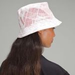 Lululemon  NWT S/M Both Ways‎ Reversible Bucket Hat in Manifesto Print & Bone Photo 1