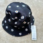 Alice + Olivia NWT  Reversible Bucket Hat in Black Daisy Print / White Photo 2