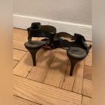 Tahari Preloved  Garance Black & White Leather Sandals Photo 3