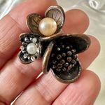Faux pearl flower cluster cocktail ring Photo 2
