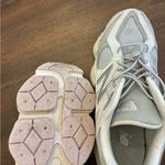 New Balance  9060 Women’s 7.5 Gray Elastic Laces Shoes Sneakers Photo 3