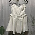 Custom white dress Photo 4