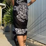 Black and White Patterned Sarong Size 0 Photo 4