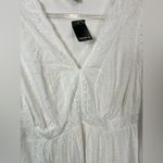 Torrid NWT Eyelet White Peplum Blouse with V-Neckline and Billowy Sleeves Sz 1X Photo 4