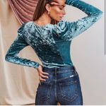 VICI NEW - DINA VELVET PUFF SLEEVE TOP - TEAL Photo 2