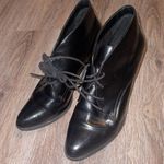 Clarks Clark’s Heeled Ankle Boots Size 9.5 Medium Photo 2