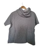 Under Armour  Gray Short Sleeve Hoodie – Size M Photo 2