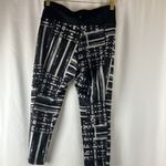 Betsey Johnson black and grey geo print athletic capris woman’s size small Photo 4