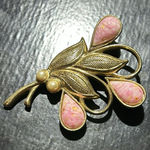 Vintage 1928 Brand Brooch Gold Tone Pink Teardrop Cabochons Faux Pearls Photo 0
