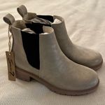 Seven7 NWT Billie Chelsea Boot Gold Women’s Sz 9 Photo 0